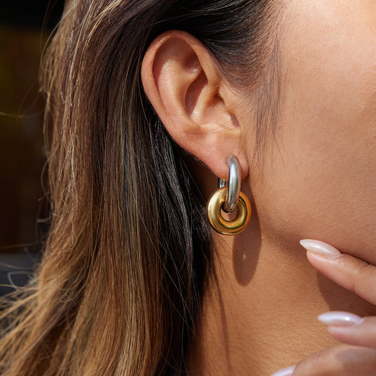 18K gold lightweight luxury hoop earrings