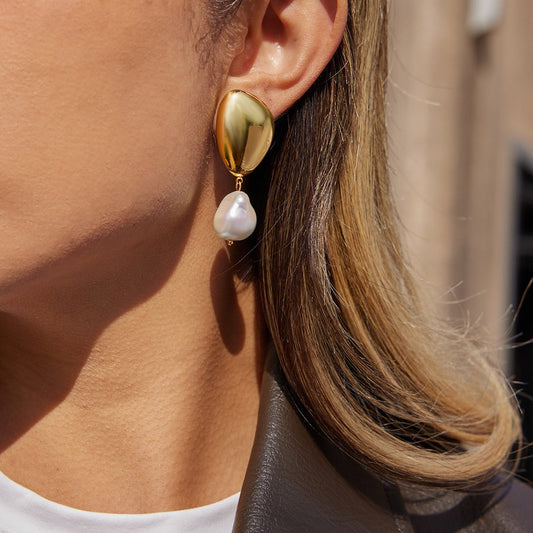 18K gold-plated pearl and titanium steel stud earrings