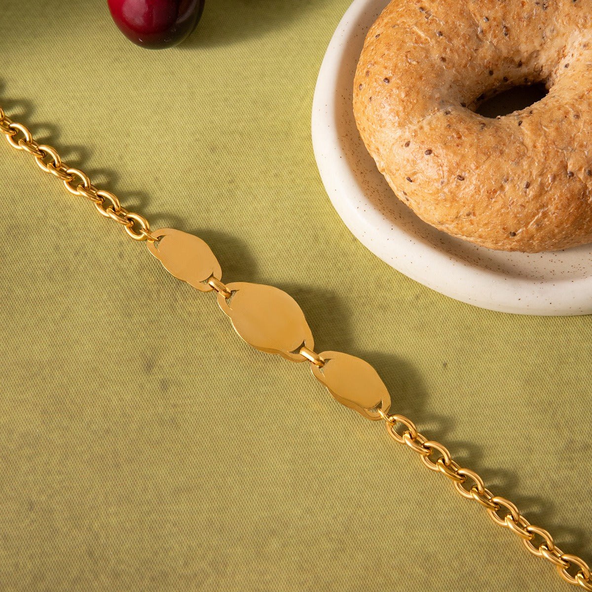 18K gold-plated titanium necklace with tiger's eye.