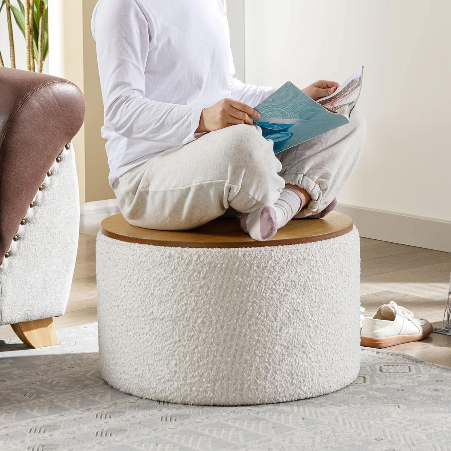 21 Inch Round Ottoman With Ample Storage Compartment