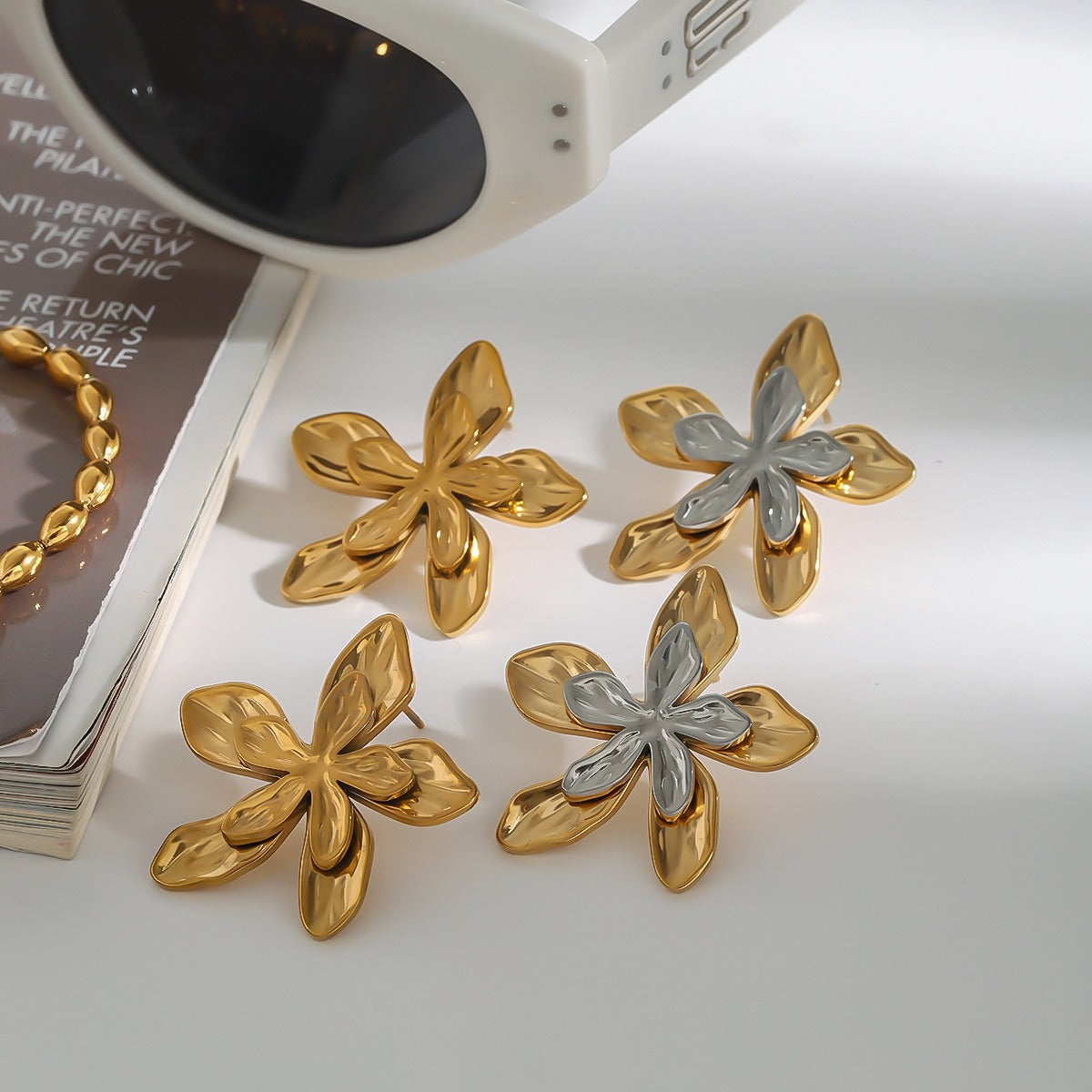 18K gold flowers with gold and silver color matching design exquisite and fashionable earrings