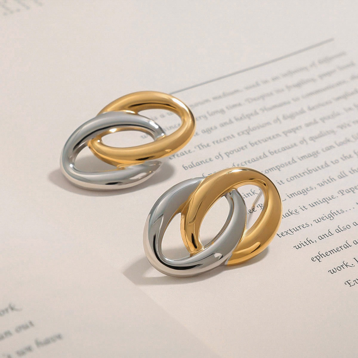 18K gold hollow oval earrings with gold and silver color matching design, simple and elegant