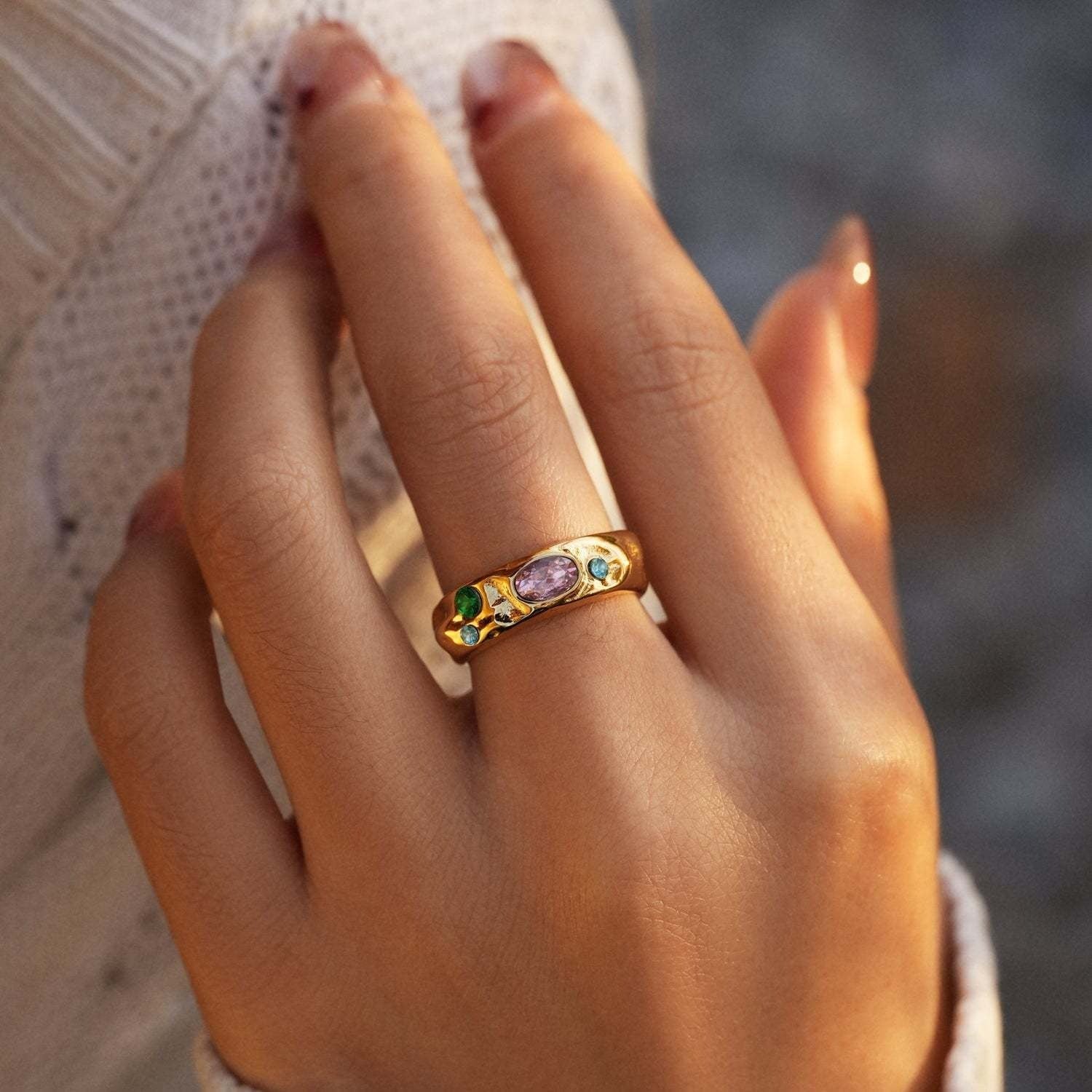 18K gold inlaid gemstone exquisite design noble ring