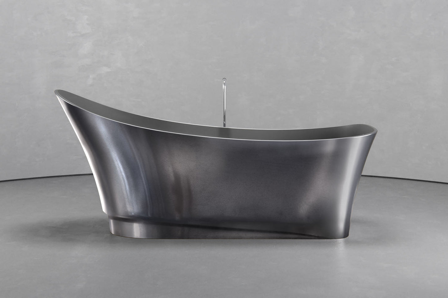 Freestanding boat shape bathtub