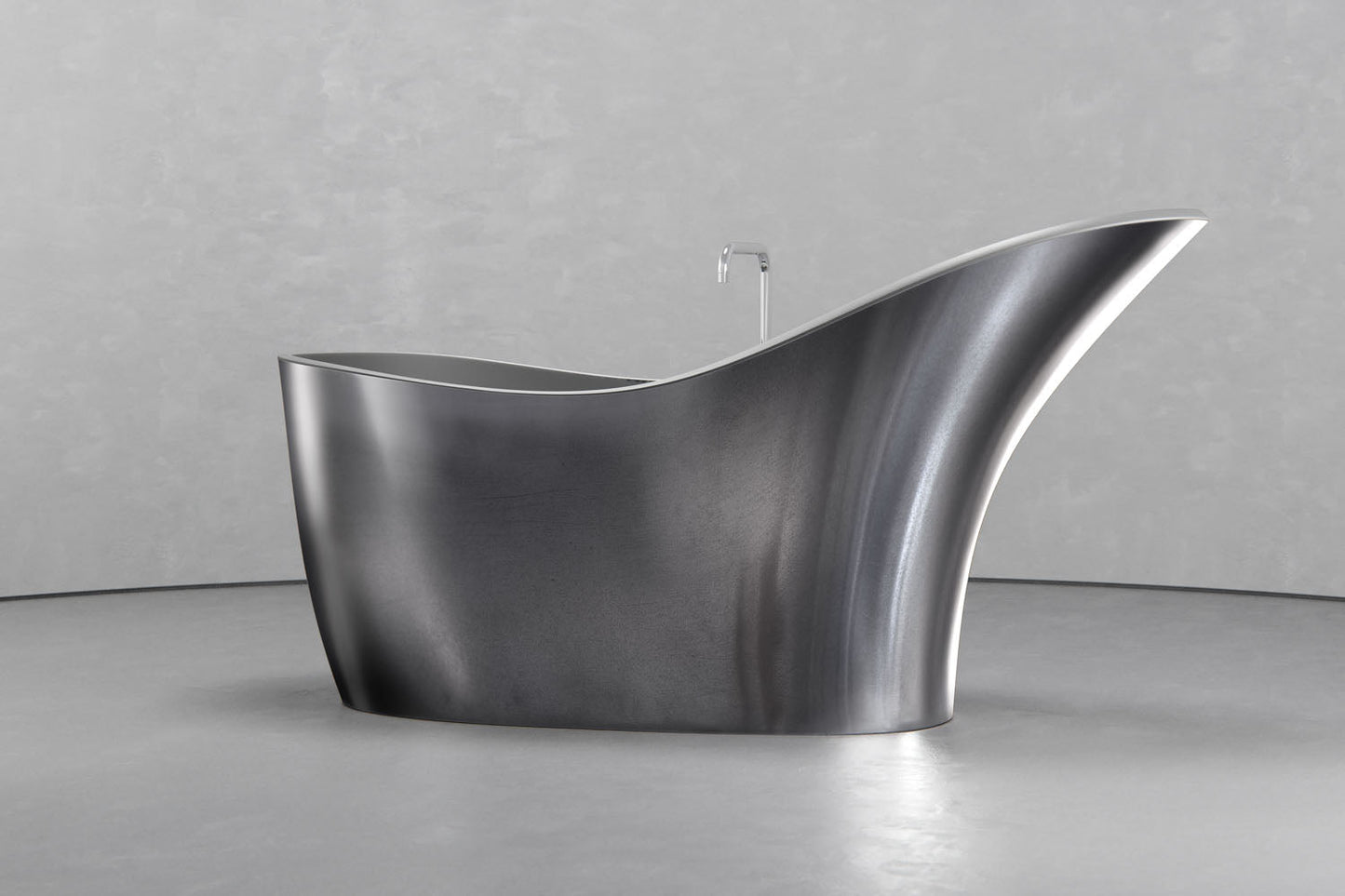 Freestanding slipper shape bathtub