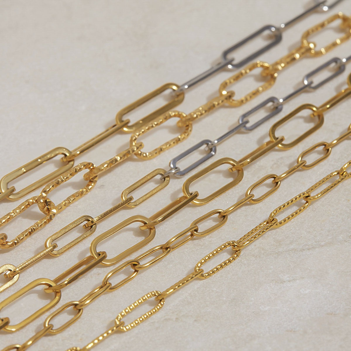 18K gold chain with gold and silver color matching design simple and elegant necklace