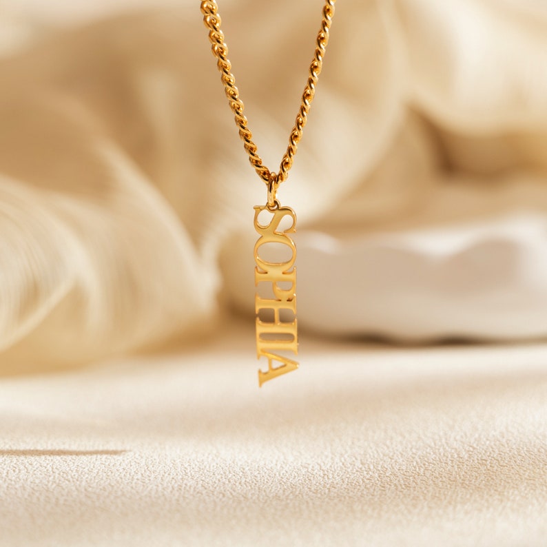 Personalized chain name necklace