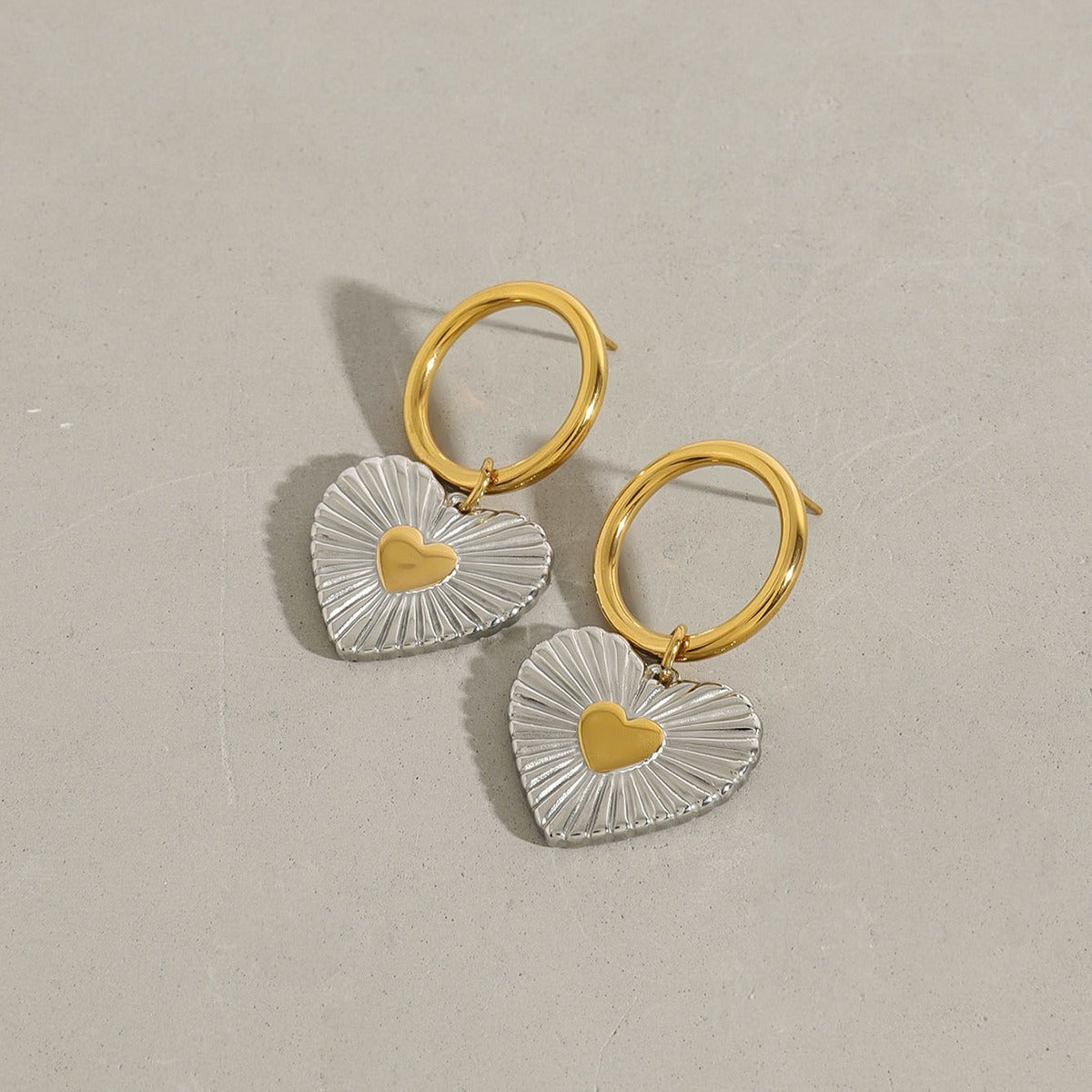18k gold heart-shaped earrings with gold and silver color matching design, simple and personalized