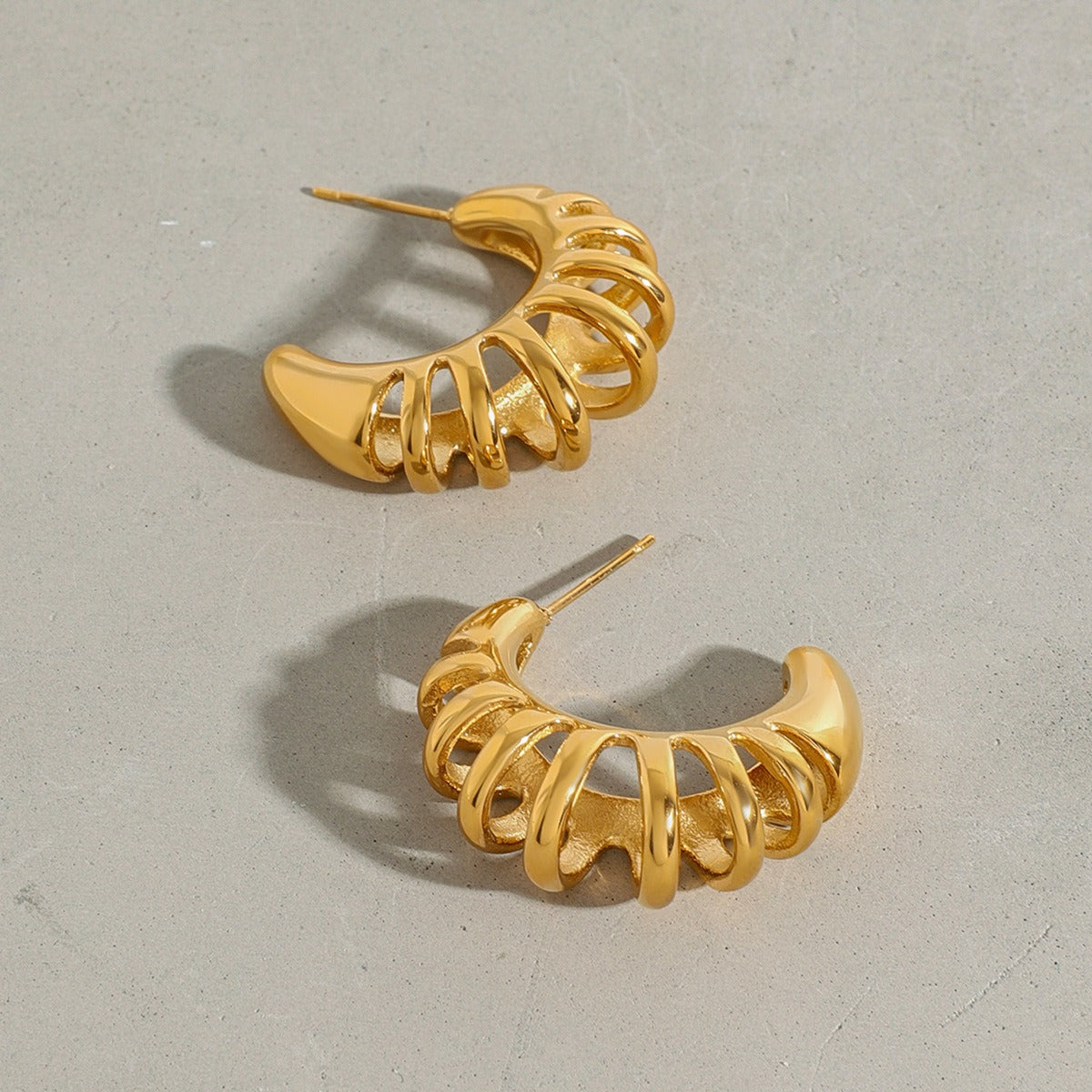 18k gold crescent-shaped earrings with hollow design, trendy and personalized