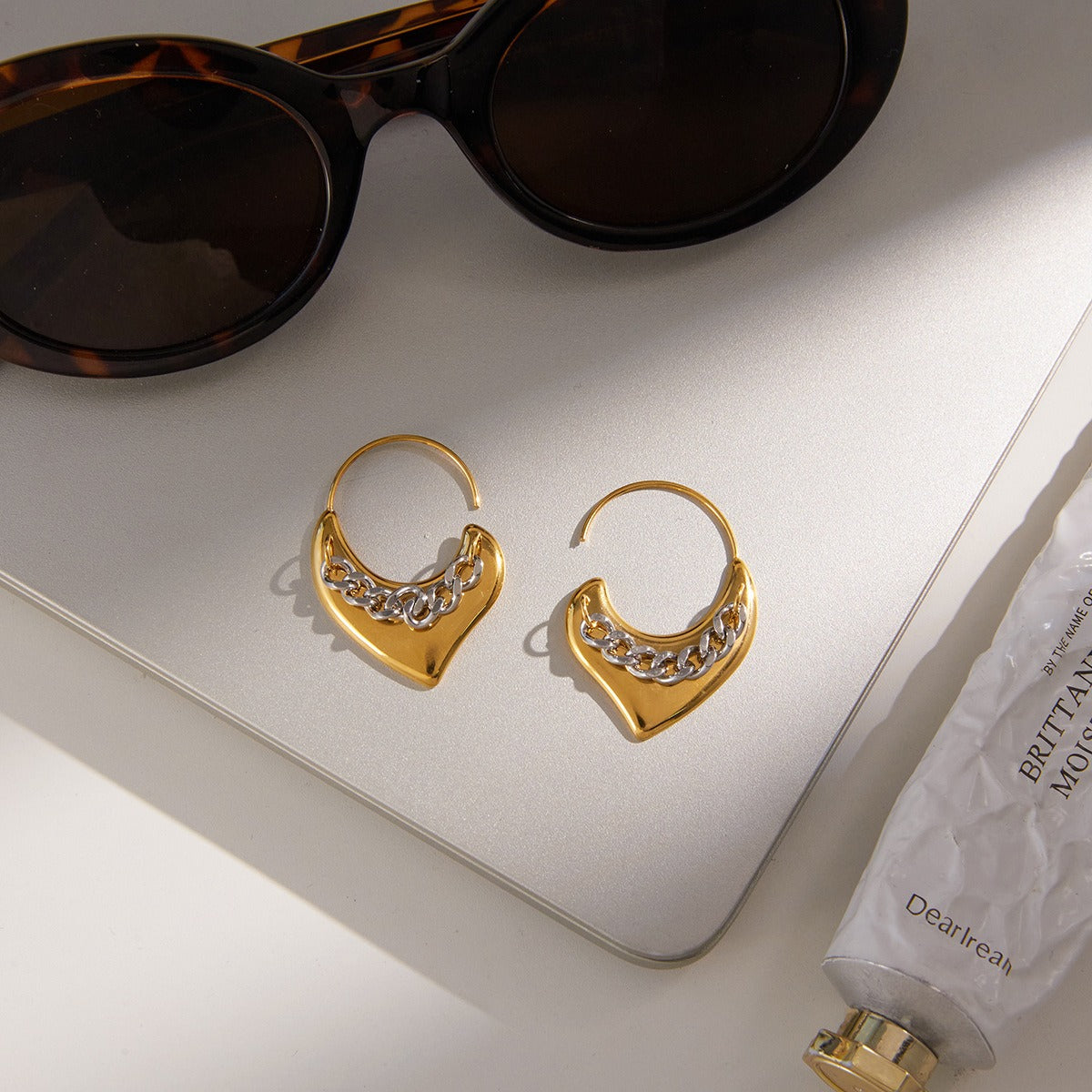 18K gold lightweight luxury heart-shaped earrings