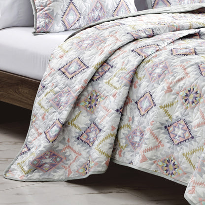 Reversible 3-Piece Geometric Aztec Quilted Bedspread Set with Pillow Shams