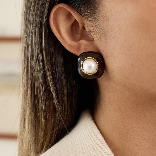 18K gold-plated titanium steel stud earrings with enamel and pearls.