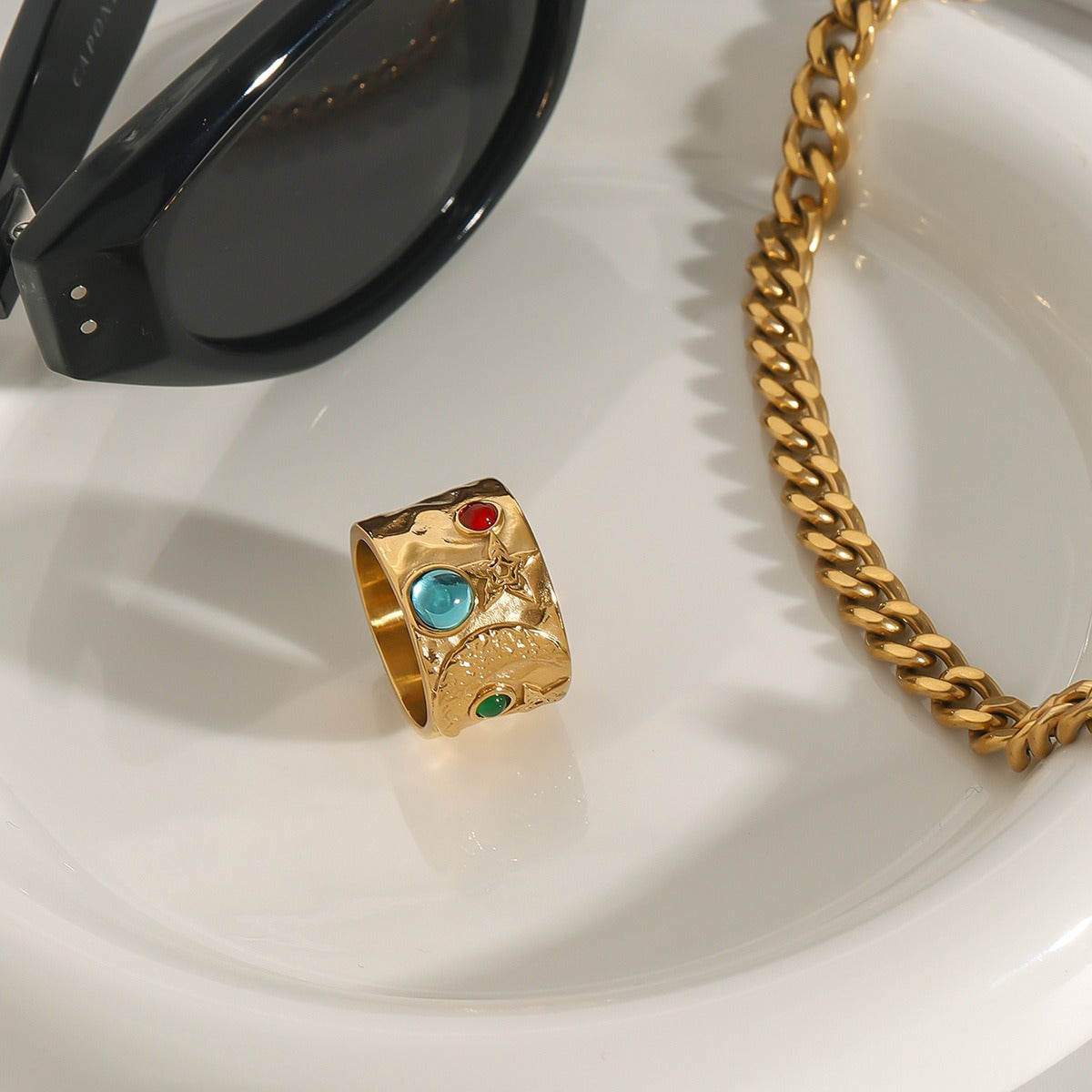 18K gold inlaid gemstone with star and moon texture classic retro ring