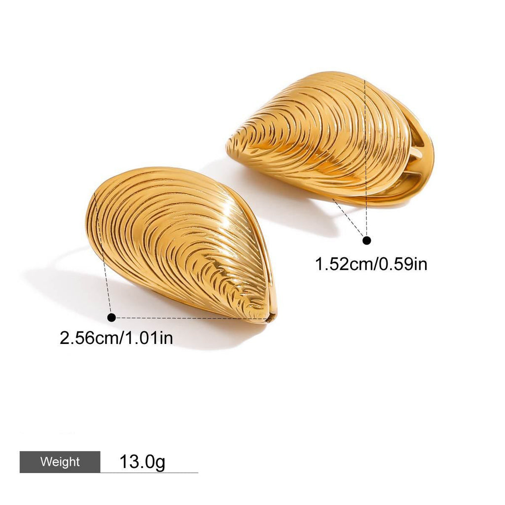 18K gold open sea clam with textured design exquisite and fashionable earrings
