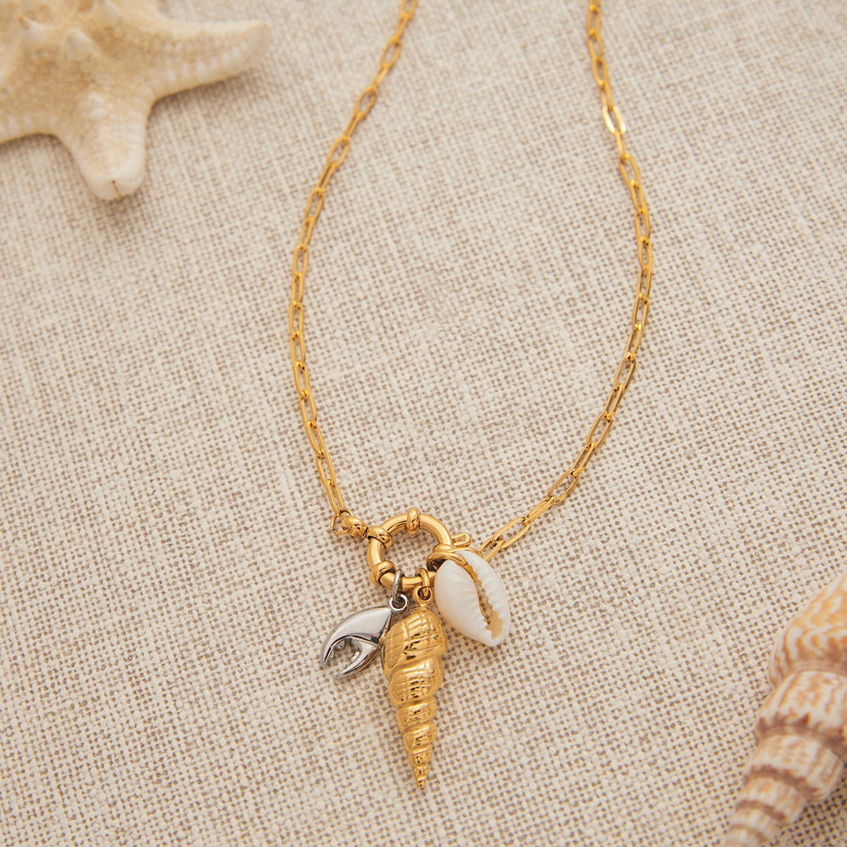 18K Gold Conch Shaped Fashion Necklace