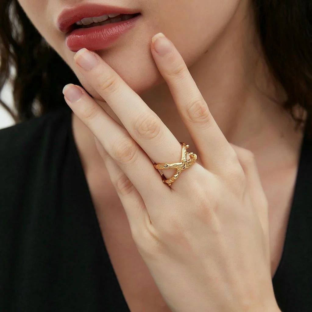 18K gold ring of light luxury high-end jewelry