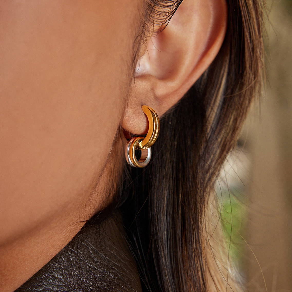 18K gold lightweight luxury double crossover hoop earrings