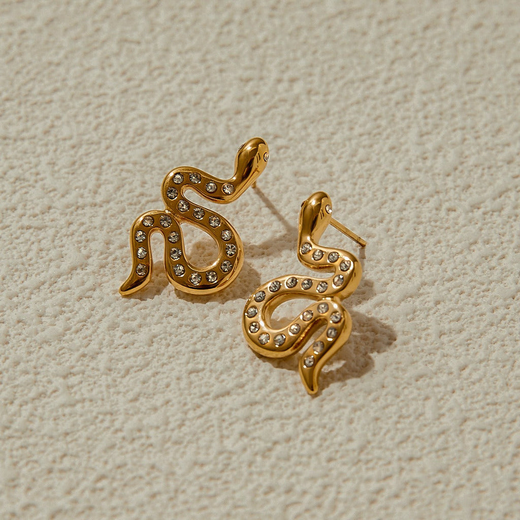 18K gold snake-shaped diamond-studded earrings with exquisite design