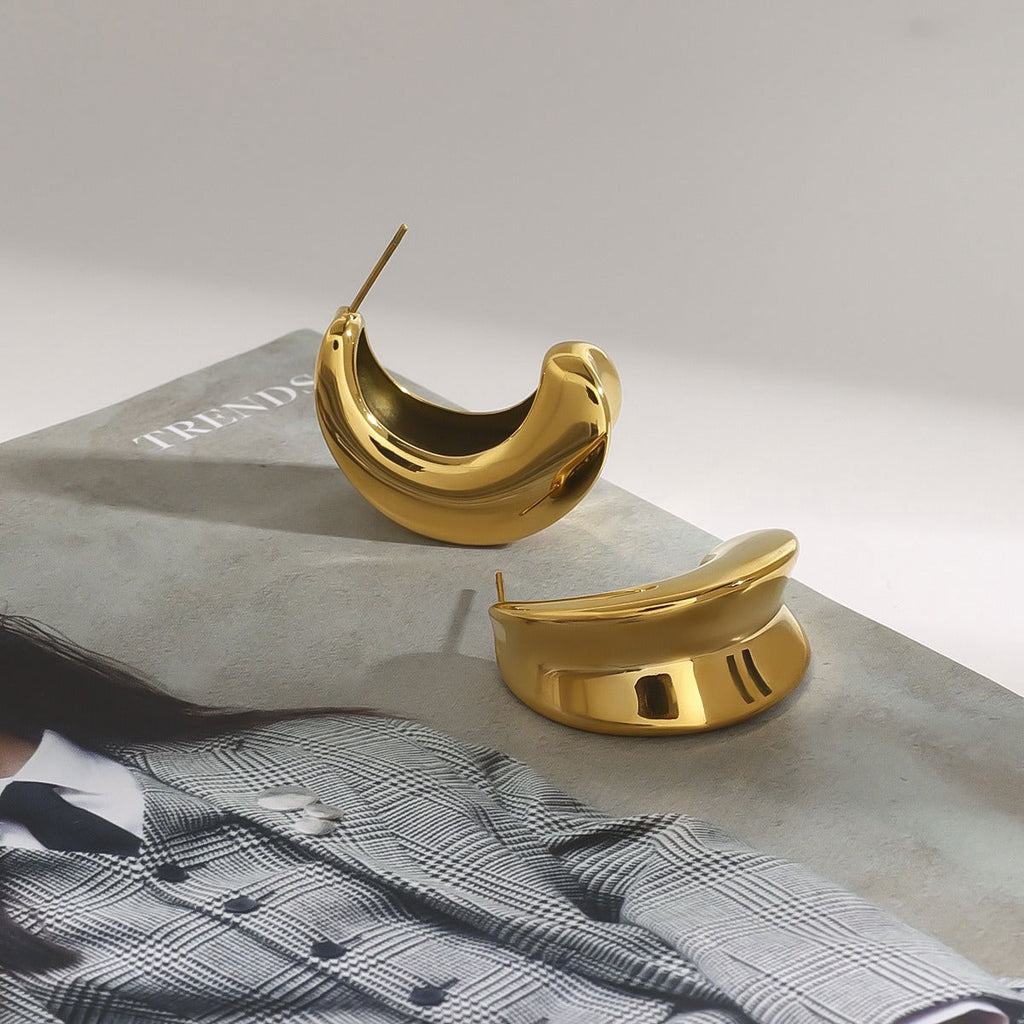 18k gold crescent-shaped design trendy and personalized earrings