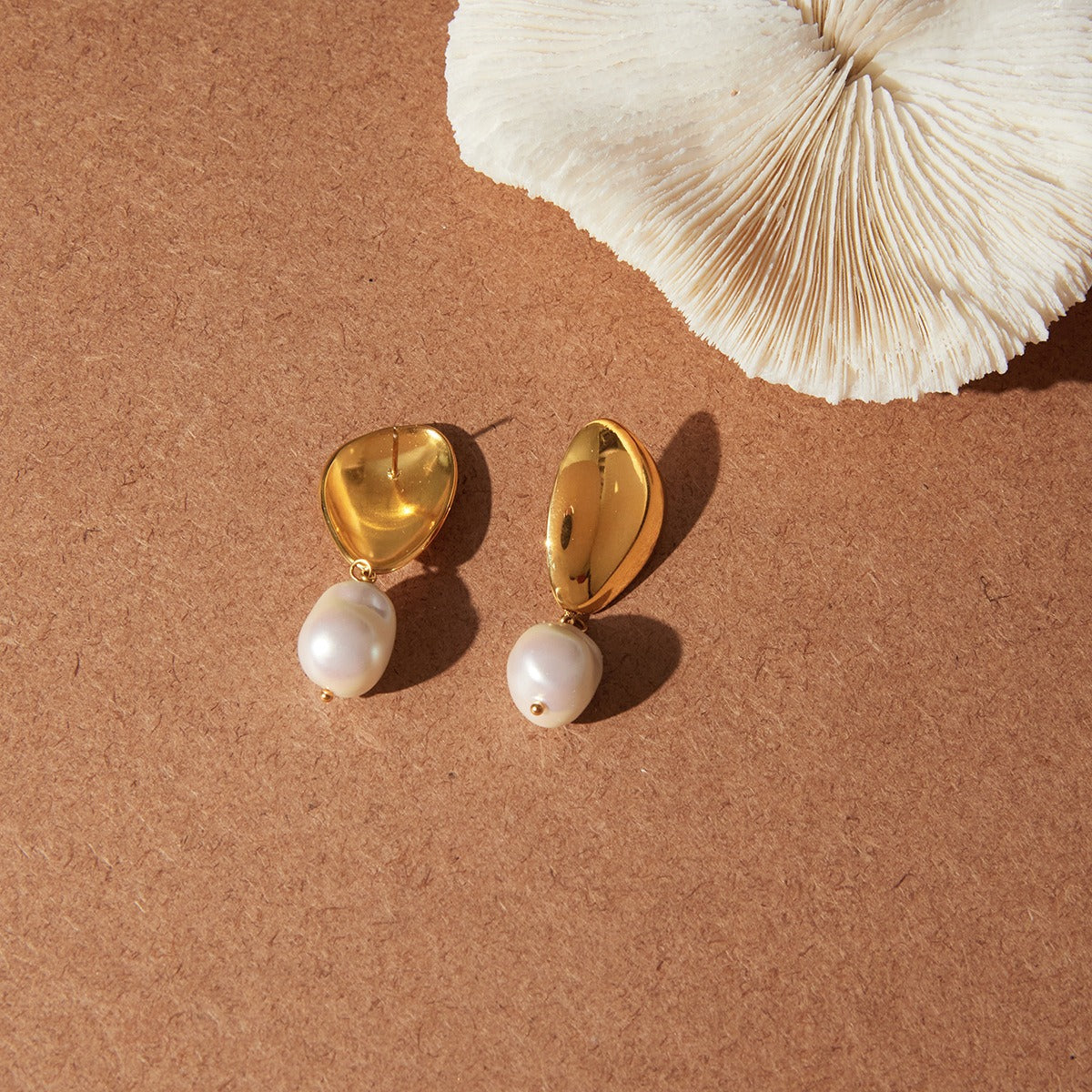 18K gold-plated pearl and titanium steel stud earrings