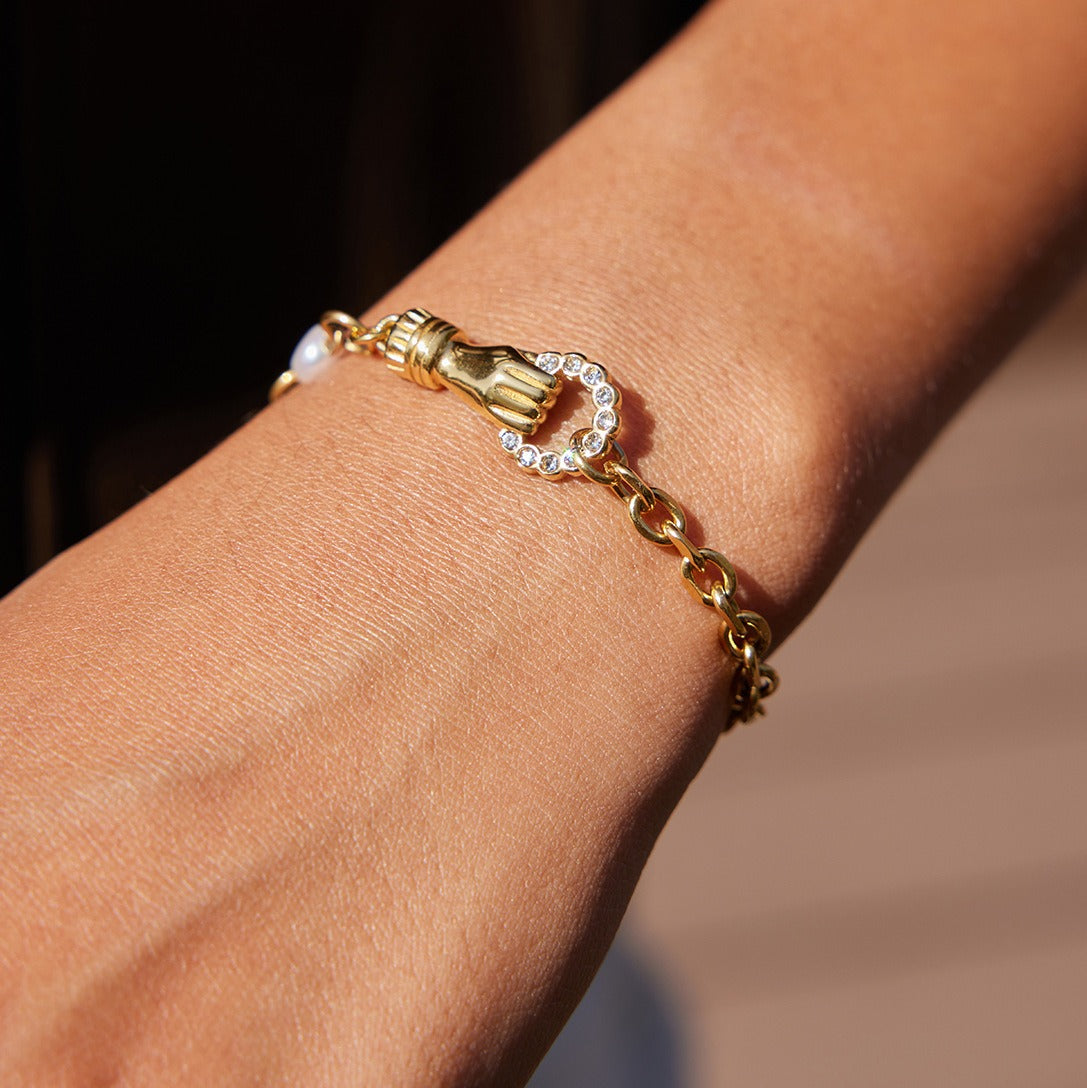 18K gold-plated, lightweight, and luxurious titanium steel bracelet.