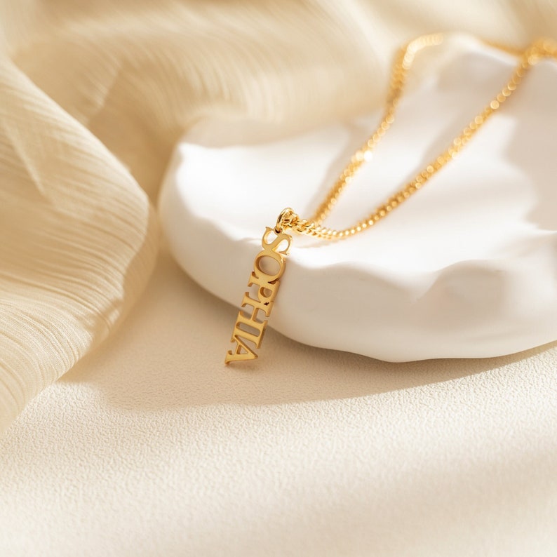 Personalized chain name necklace