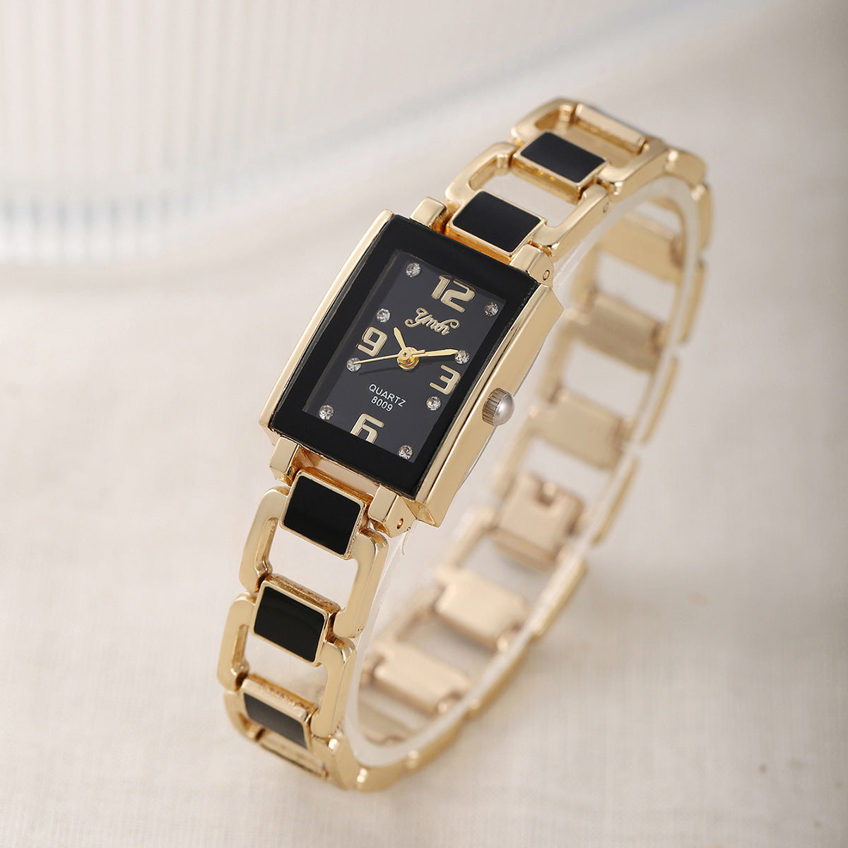 New Womens Bracelet Watch With A Square Diamond-encrusted Case