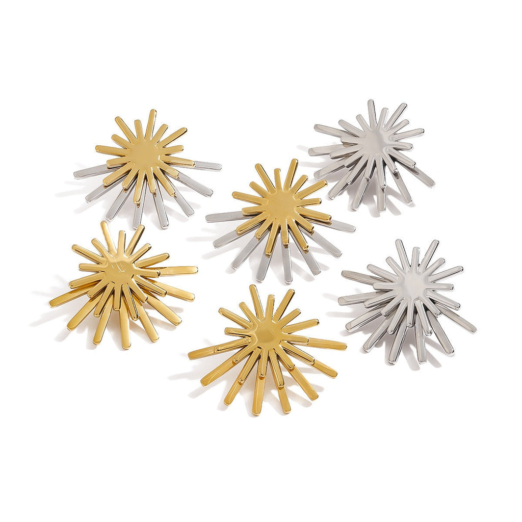 18K gold sun-shaped earrings with simple and elegant design