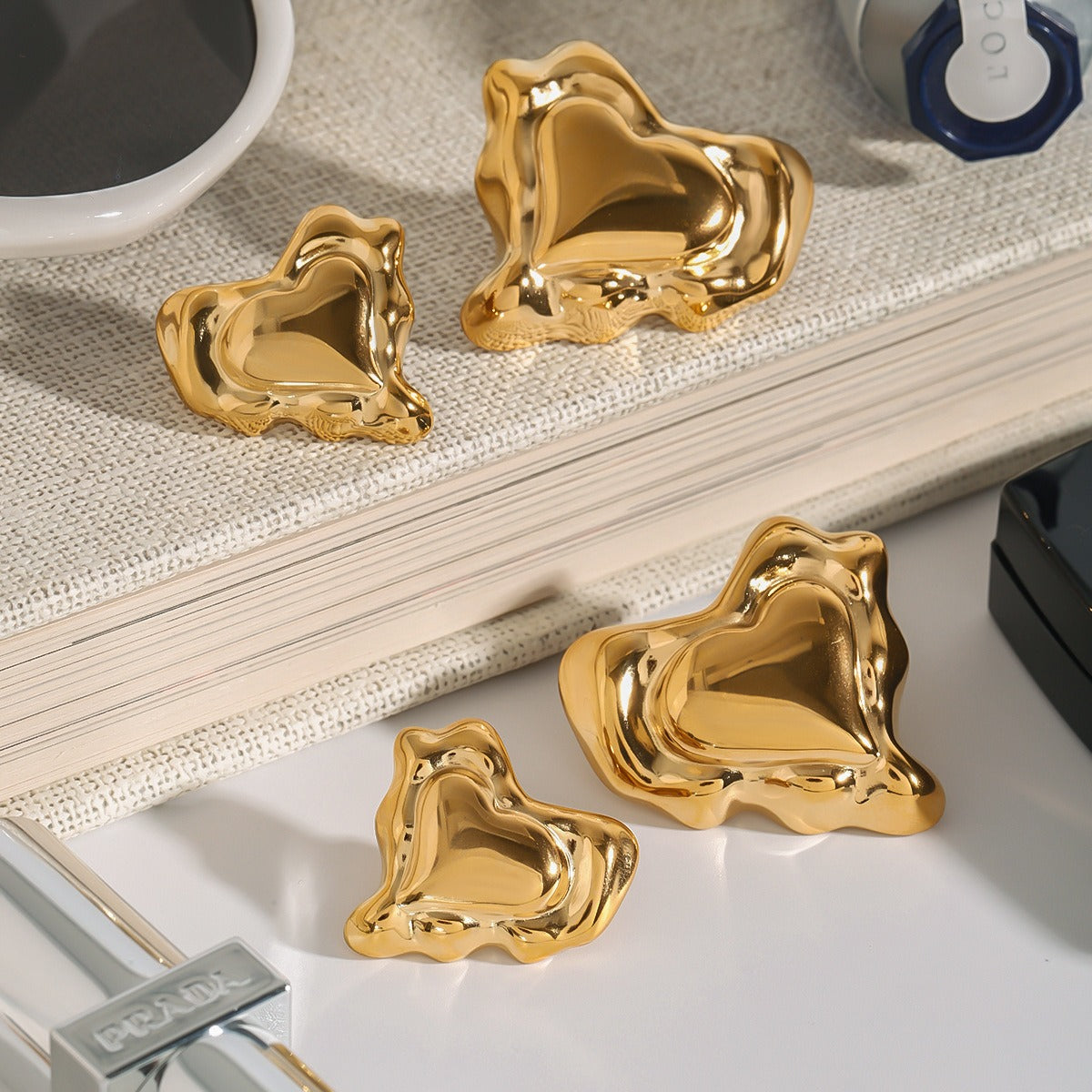 18k gold heart-shaped earrings with exquisite and noble design