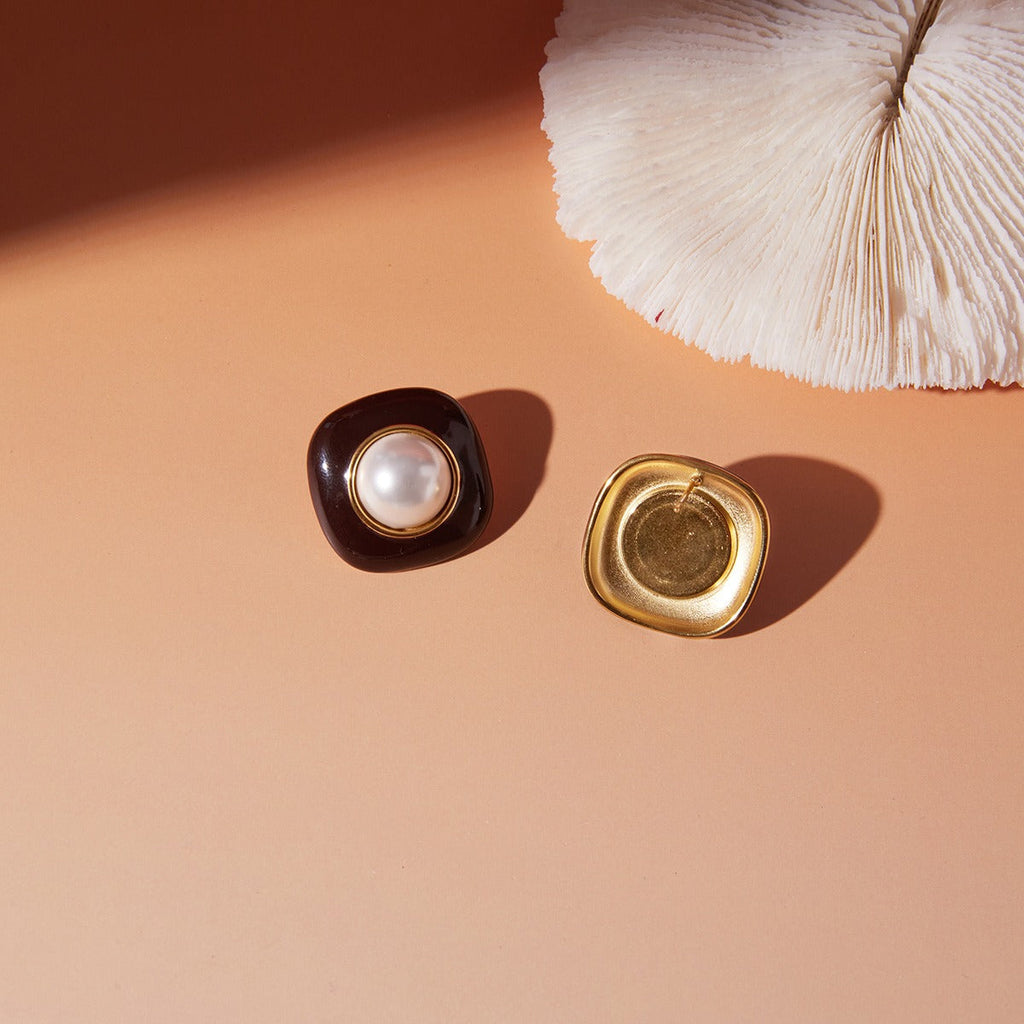 18K gold-plated titanium steel stud earrings with enamel and pearls.