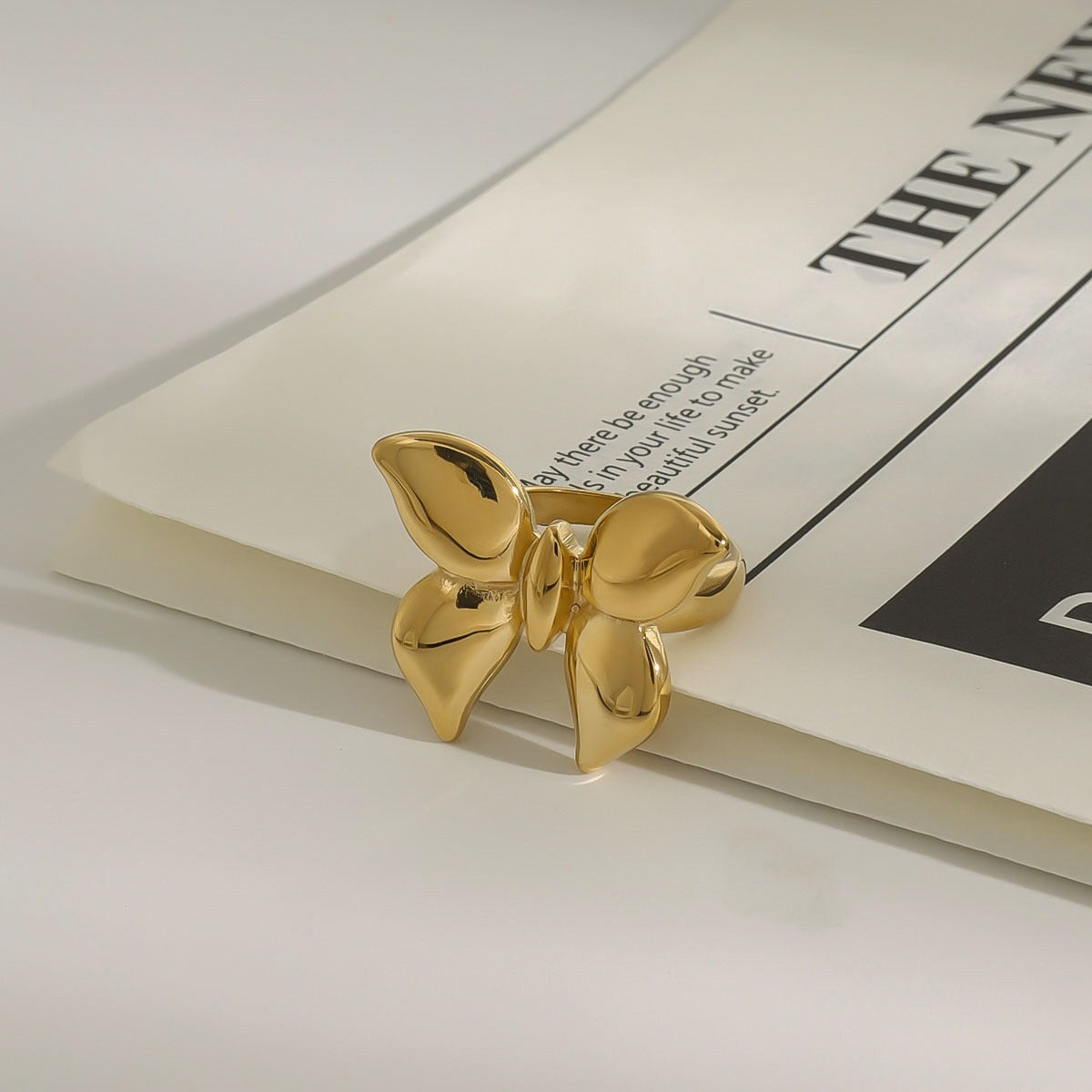 18K gold butterfly design exquisite and noble ring