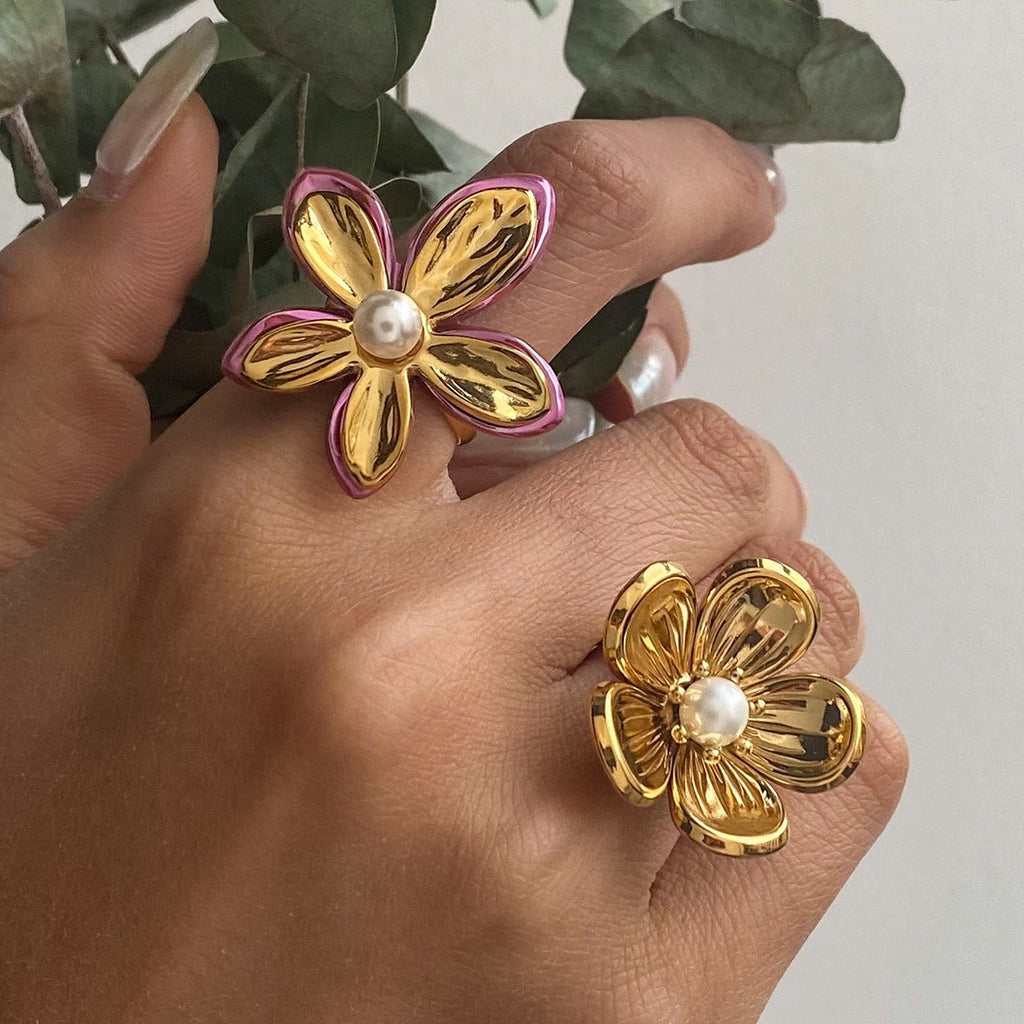 18K gold flower-shaped inlaid pearls exquisite design noble ring