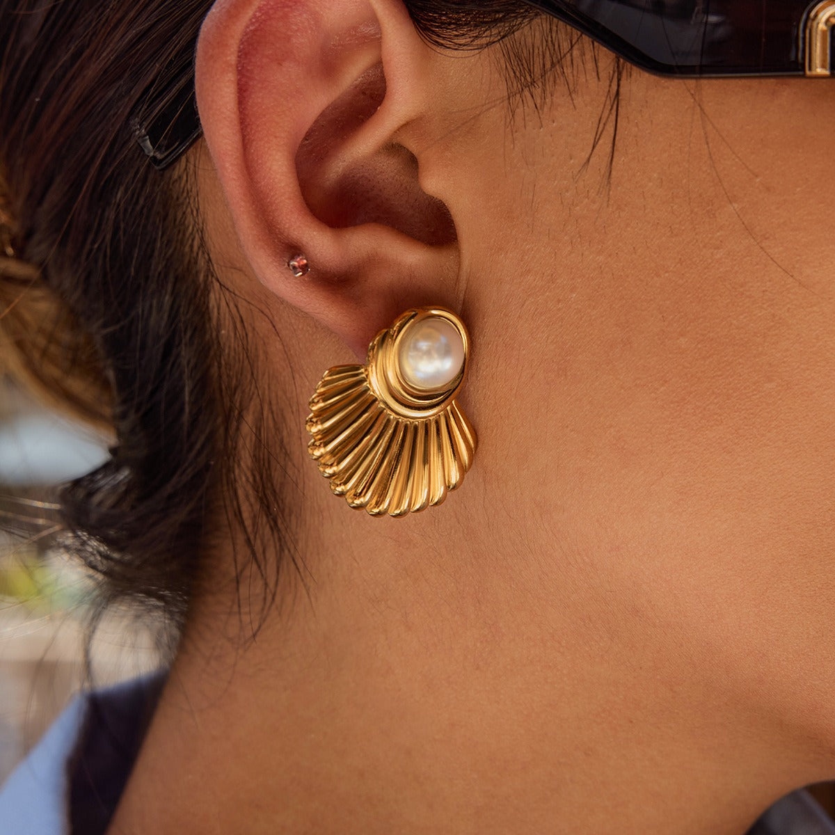 18K gold geometric inlaid pearls exquisite design noble earrings