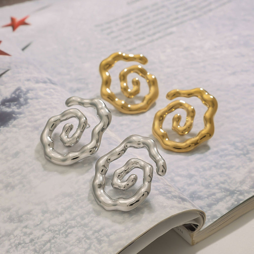 18K gold hollow thread with texture design simple and elegant earrings