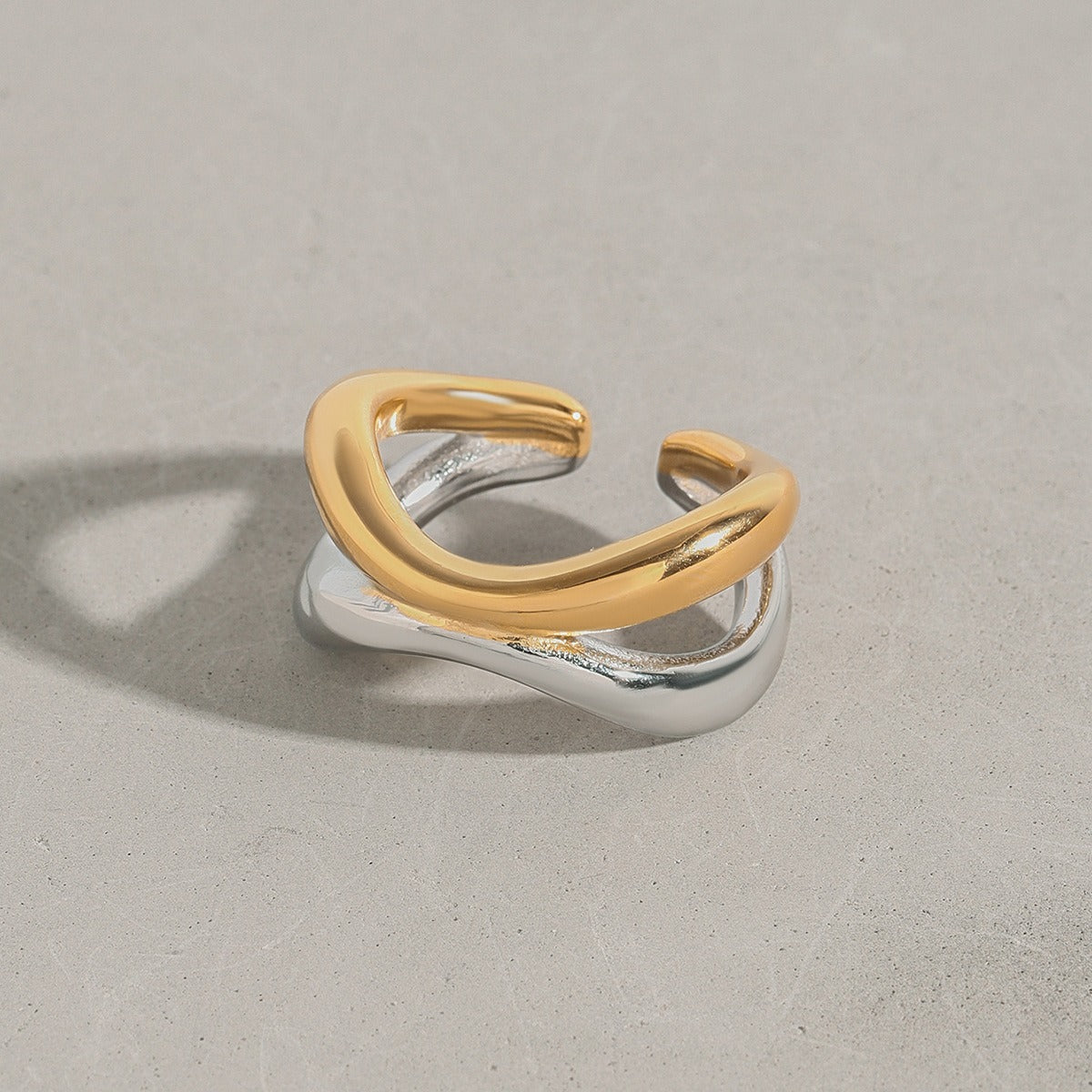 18K gold geometric lines with gold and silver color matching design simple and elegant ring