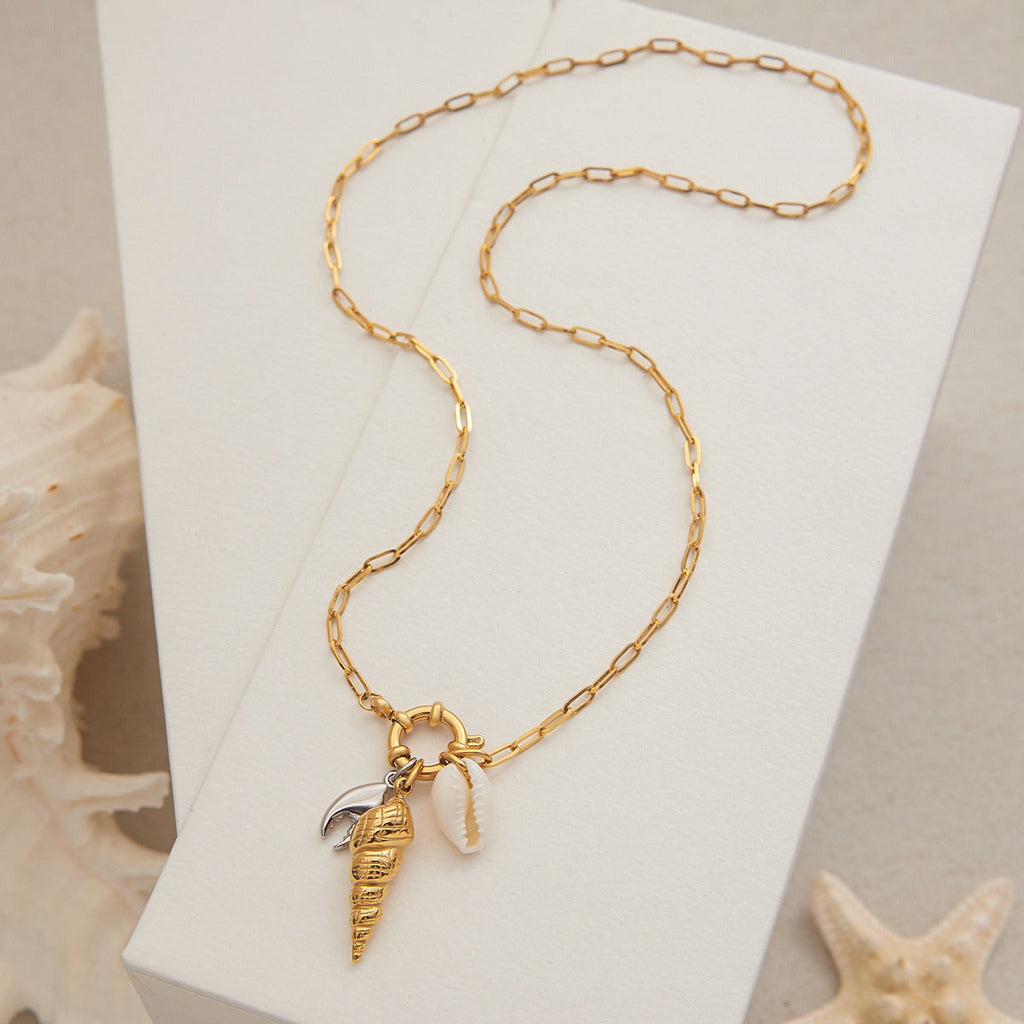 18K Gold Conch Shaped Fashion Necklace