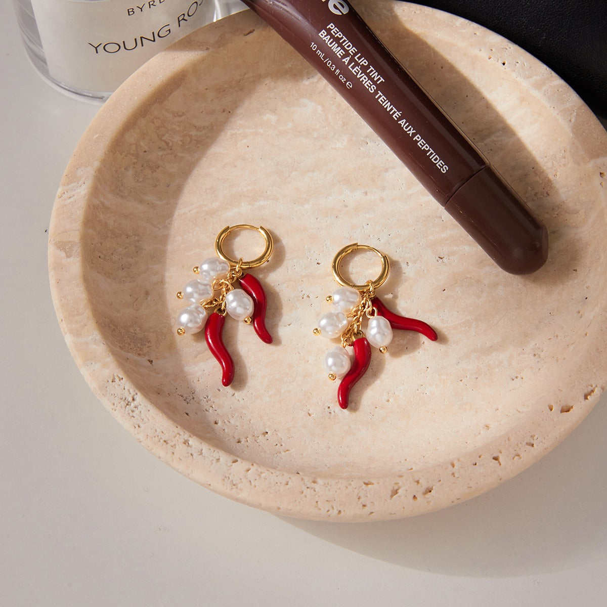 18K gold lightweight luxury and high-end chili pepper and pearl earrings