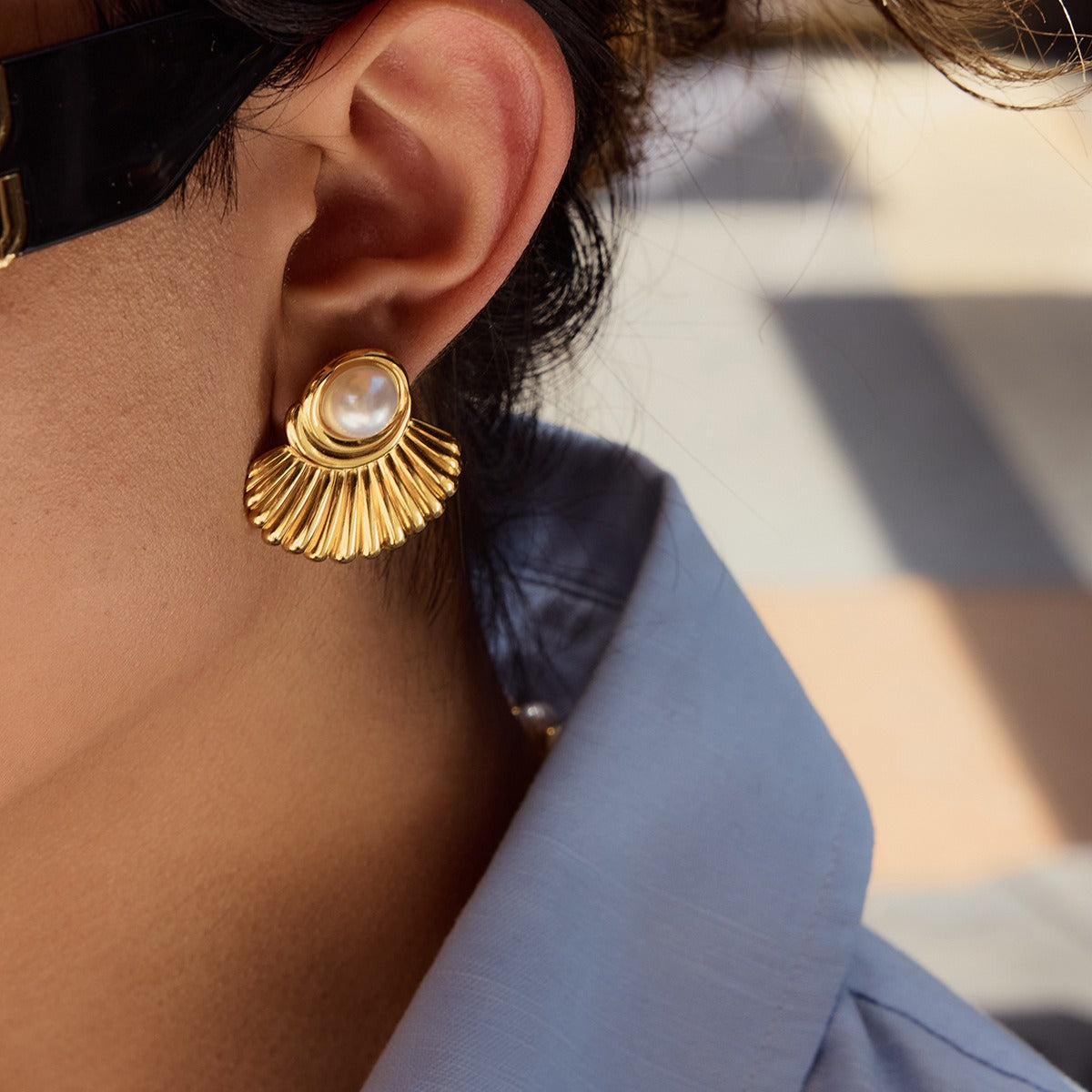 18K gold geometric inlaid pearls exquisite design noble earrings