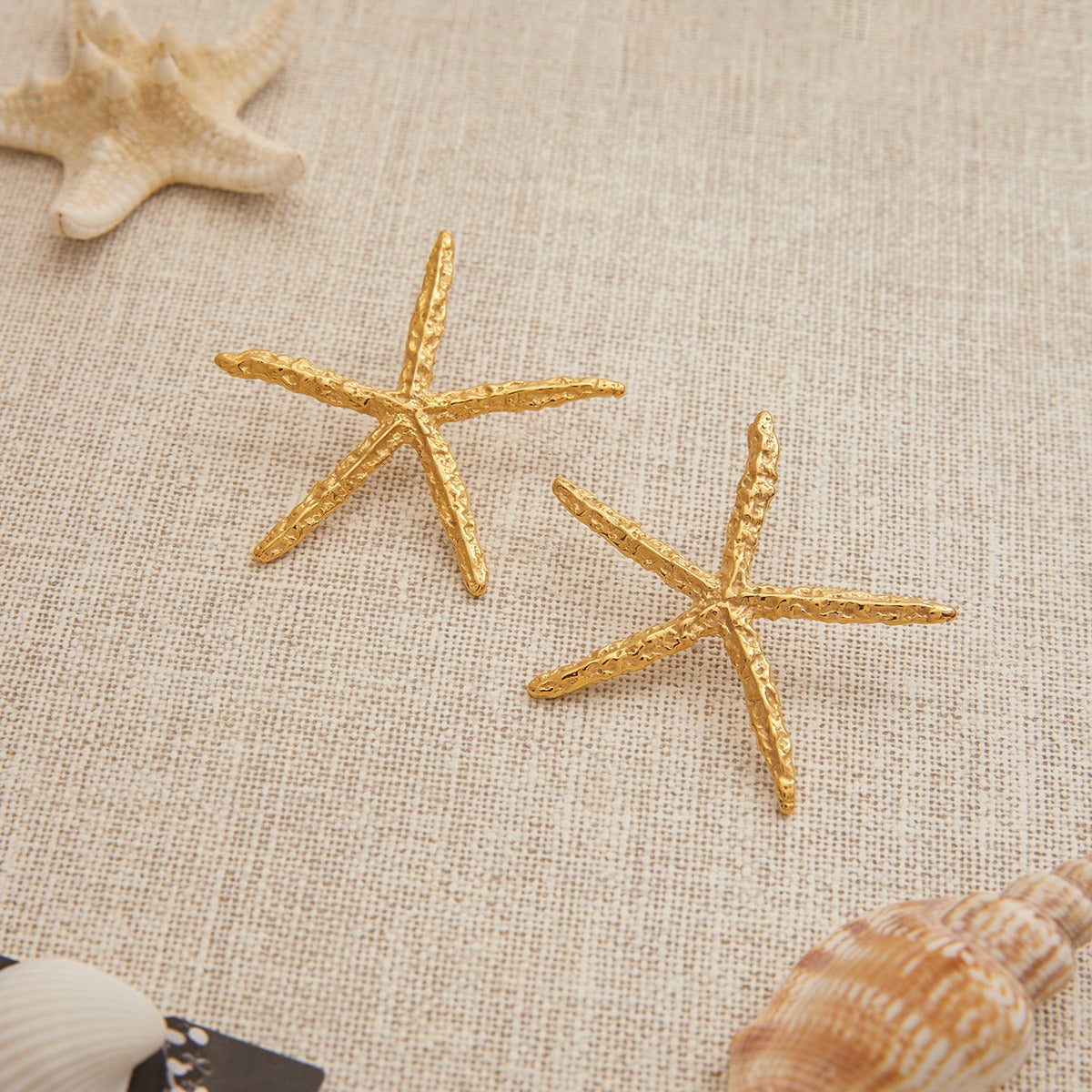 18K gold starfish-shaped earrings with a simple and unique design