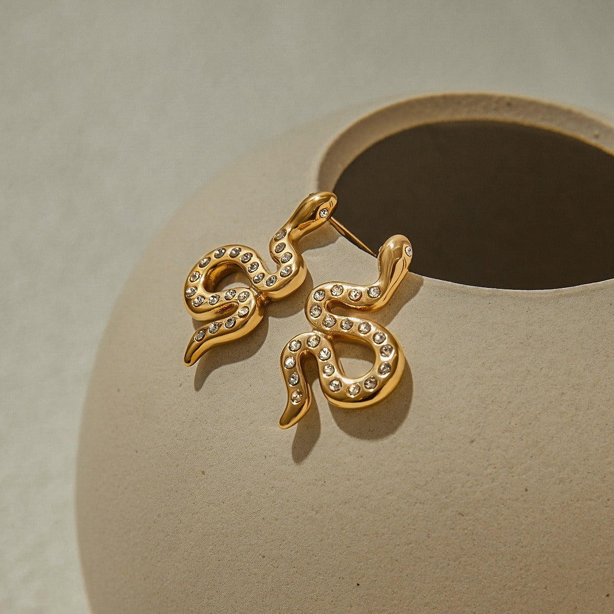 18K gold snake-shaped diamond-studded earrings with exquisite design