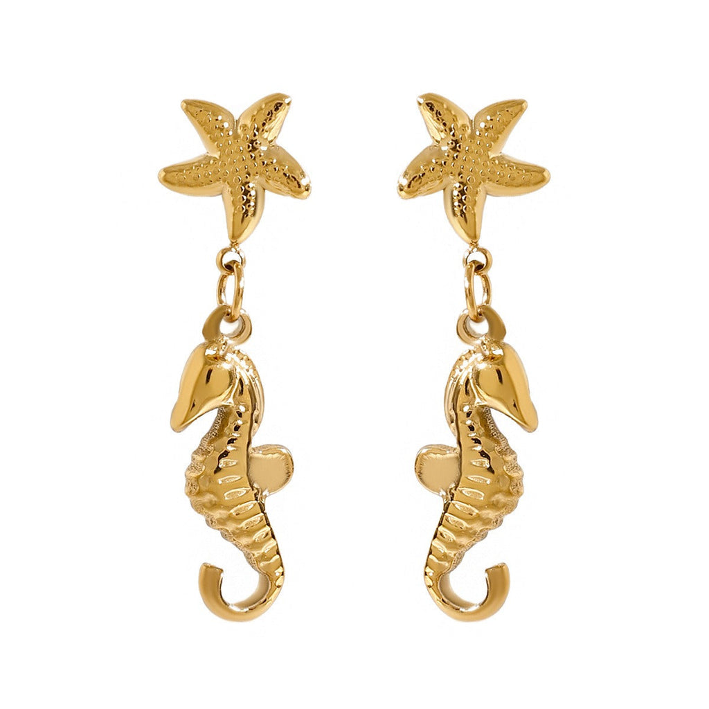 18K gold seahorse-shaped earrings with a trendy marine style
