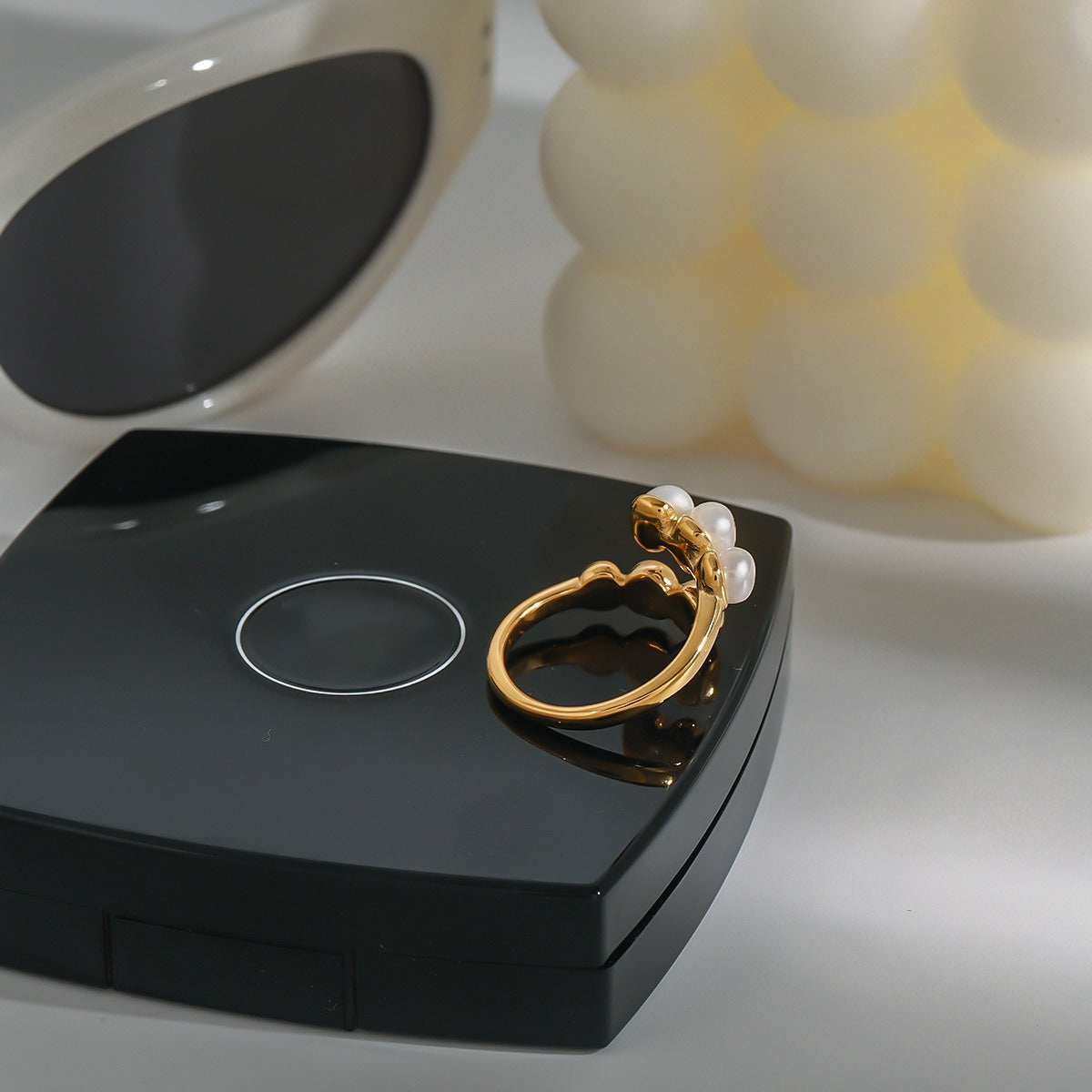 18K gold round bead-shaped pearl inlaid open ring with exquisite design