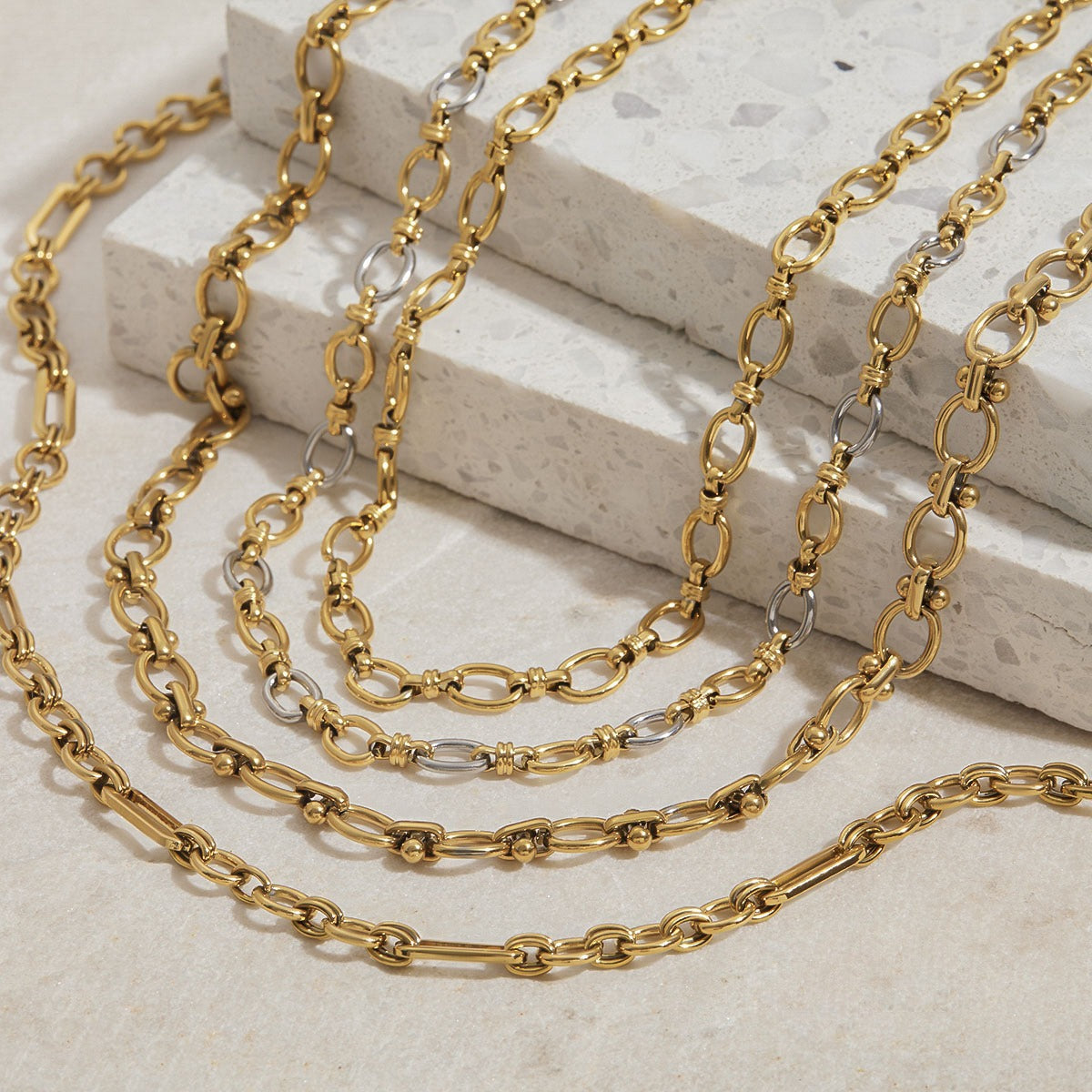18K gold chain with gold and silver color matching design simple and elegant necklace