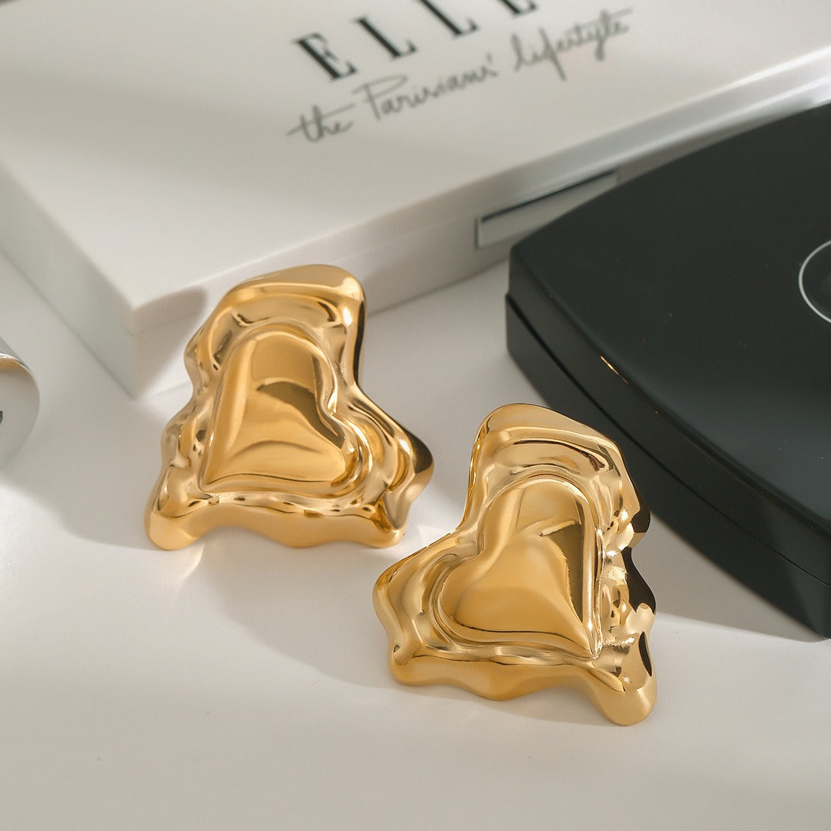 18k gold heart-shaped earrings with exquisite and noble design