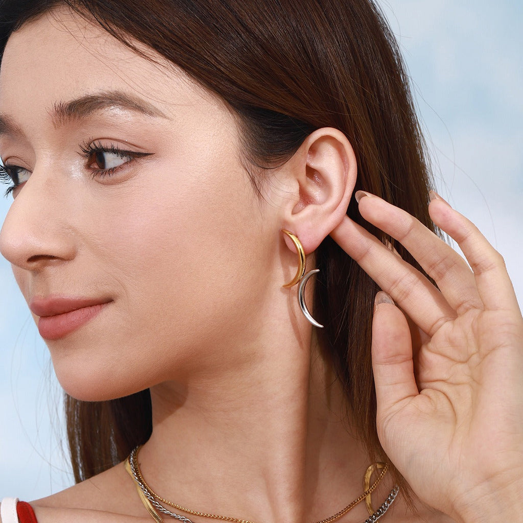 18K gold moon-shaped design light luxury simple earrings
