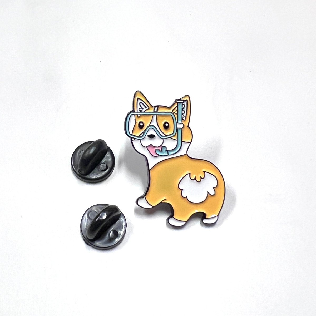Fun Corgi Enamel Pin with Diving Goggles – Perfect for Bags & Hats