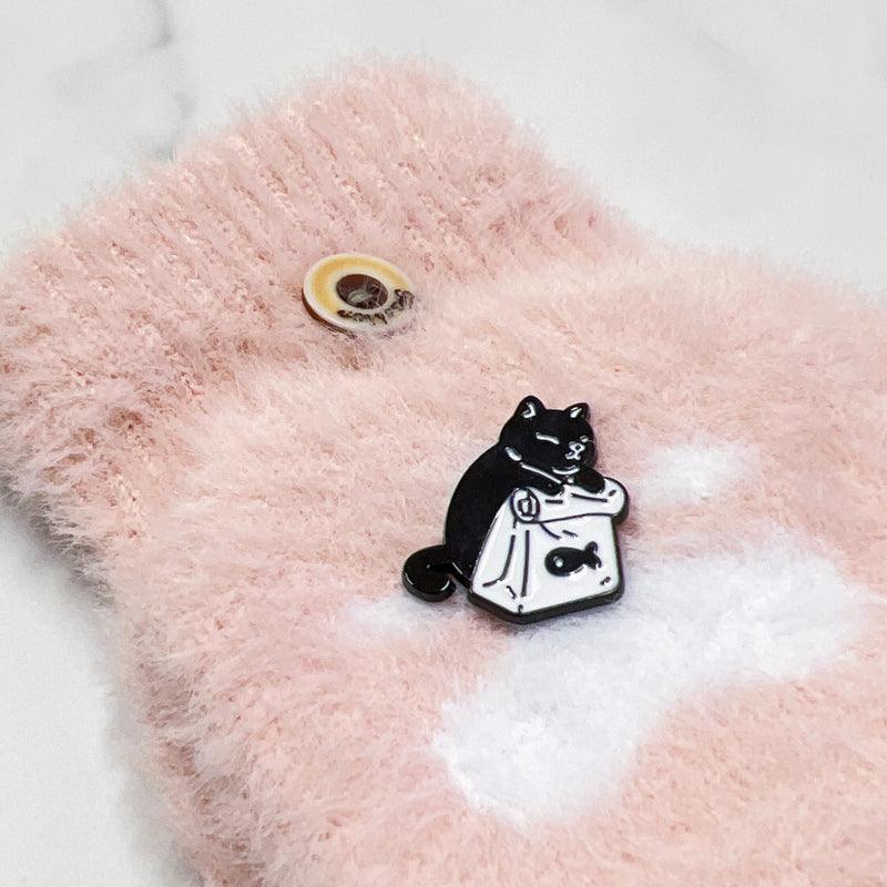 Mini Black Cat Enamel Pin – Durable, Giftable Fashion Accessory