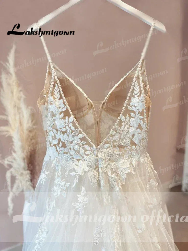 Spaghetti Straps Vintage Lace Wedding Dress With V Neckline Bride Dress Tulle Beach Bridal Gown trouwjurk  Customized
