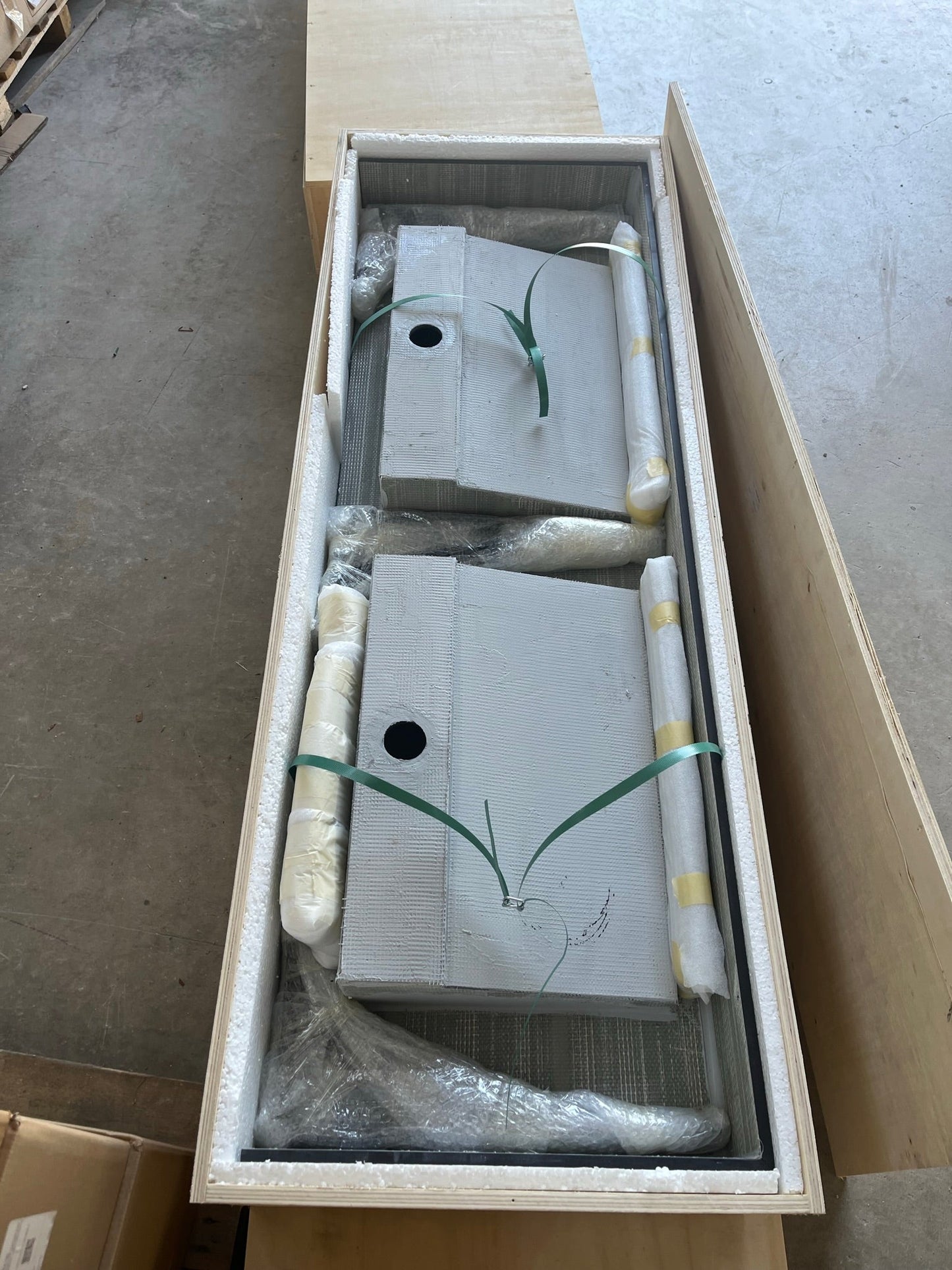Handcrafted Infinity Black Engineered Porcelain Sink Model Es-080 for Modern Bathrooms