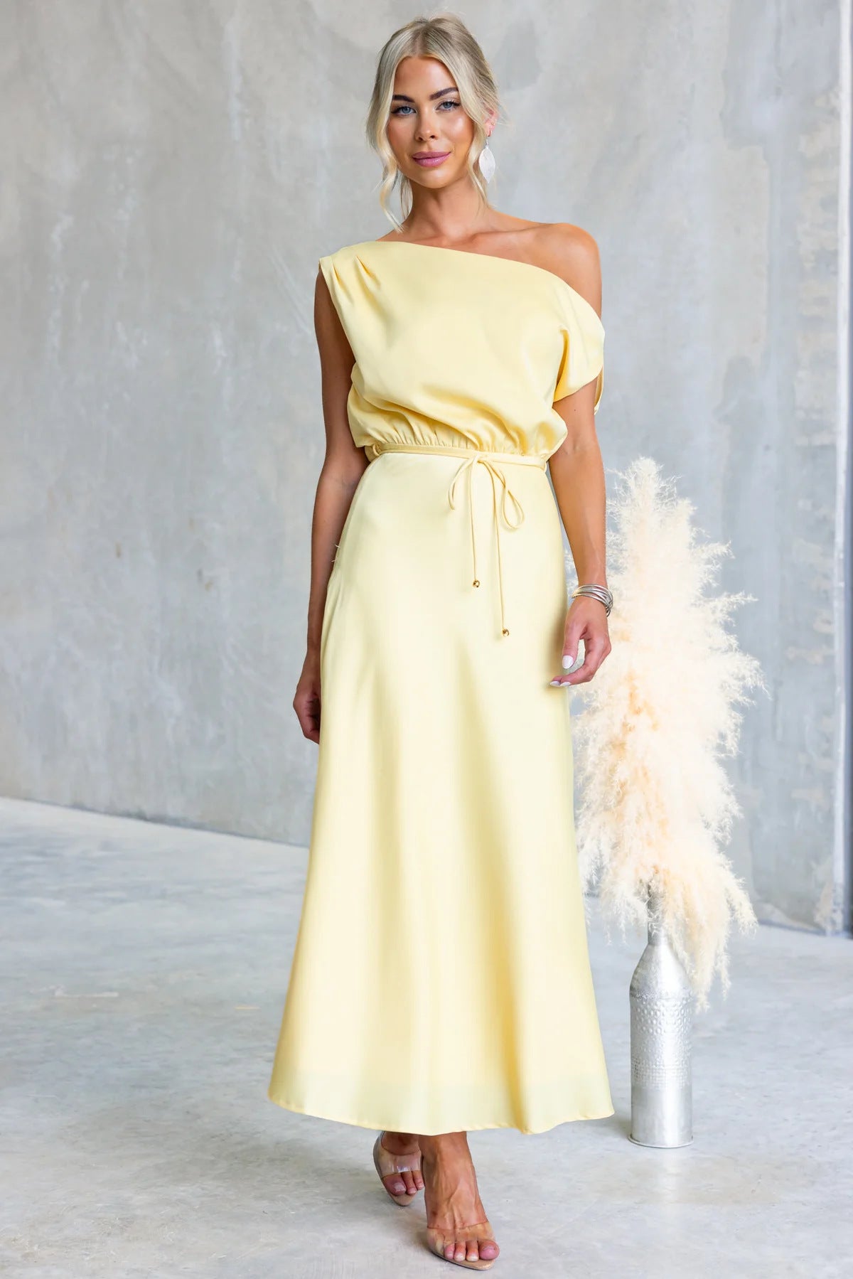 Summer Cocktail Sloping Shoulder off the Shoulder Sexy Solid Color Tied Dress